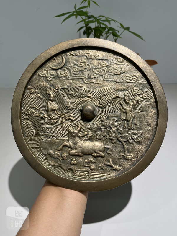 明 犀牛望月人物故事纹镜 - 图2